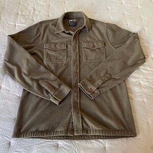 Vuori Aspen Fleece Shacket Shirt Jacket S. Brownish Olive color.